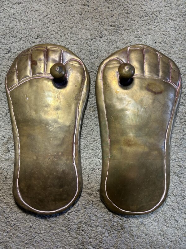 Feet, bronze wide